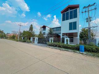出售 5 卧室 独立屋 在 Sam Khok, Pathum Thani
