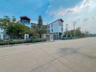 出售 5 卧室 独立屋 在 Sam Khok, Pathum Thani
