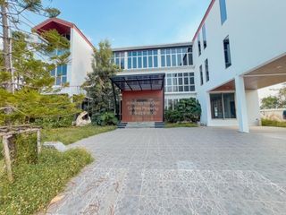 出售 5 卧室 独立屋 在 Sam Khok, Pathum Thani