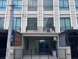 For sale 3 bedrooms townhouse in Bang Khae, Bangkok