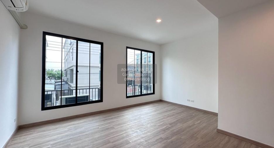 For sale 3 bedrooms townhouse in Bang Khae, Bangkok