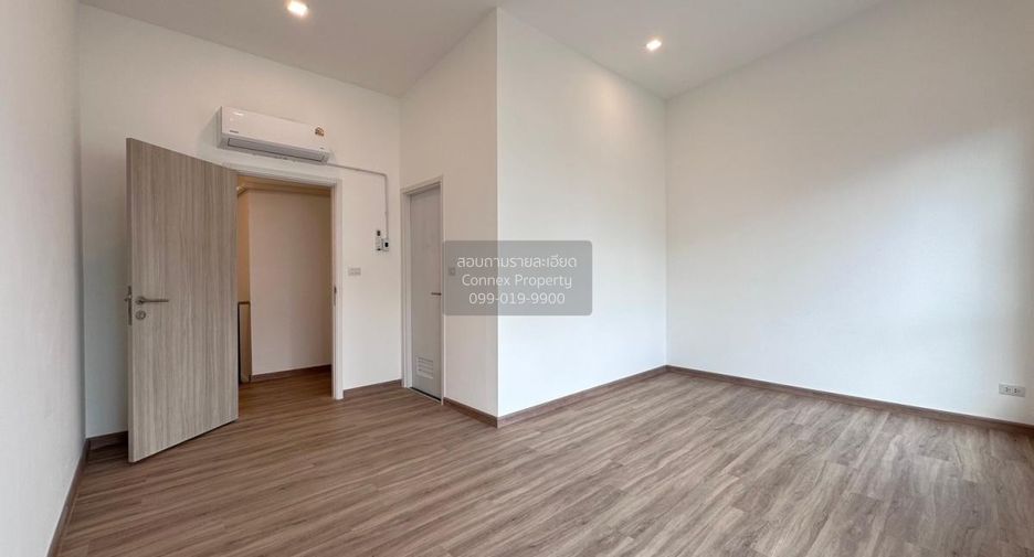 For sale 3 bedrooms townhouse in Bang Khae, Bangkok