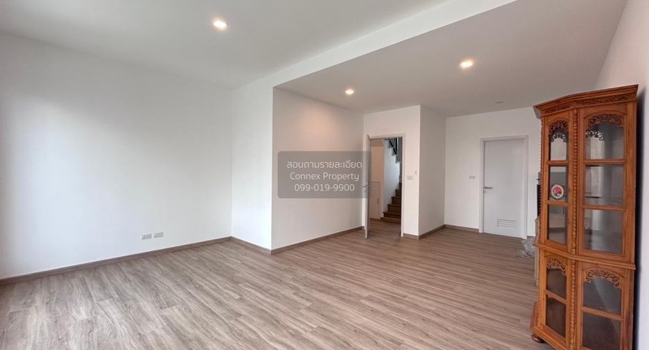 For sale 3 bedrooms townhouse in Bang Khae, Bangkok