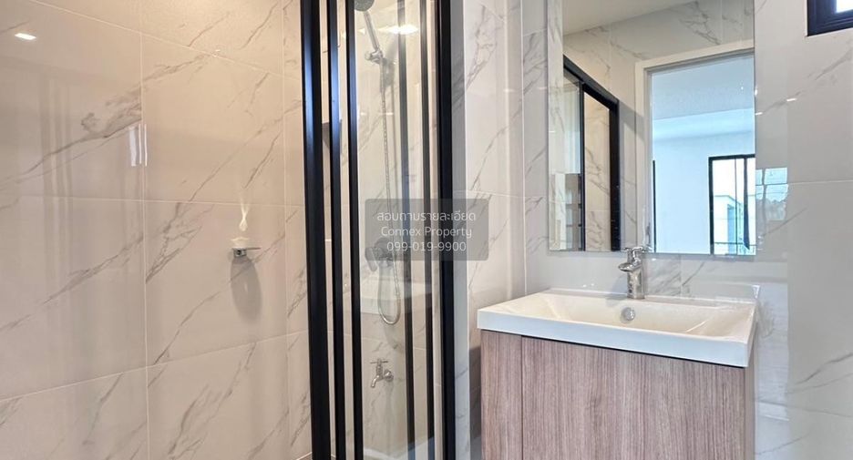 For sale 3 bedrooms townhouse in Bang Khae, Bangkok