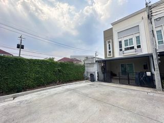 For sale 3 bedrooms townhouse in Bang Khae, Bangkok
