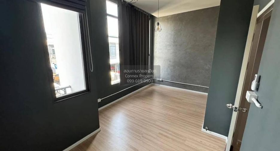 For sale 3 bedrooms townhouse in Rat Burana, Bangkok