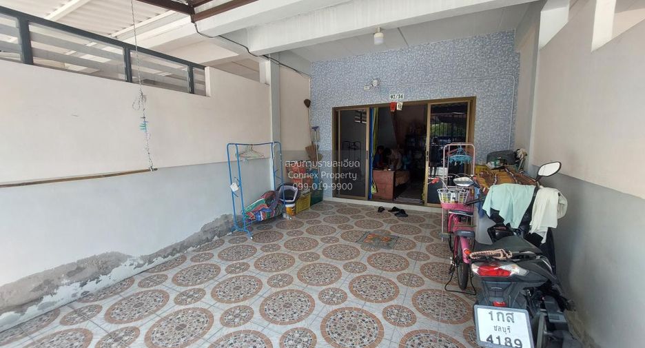 À vendre 2 chambres maison de ville à Mueang Chon Buri, Chonburi