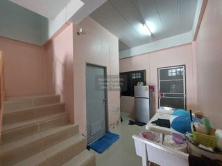 À vendre 2 chambres maison de ville à Mueang Chon Buri, Chonburi