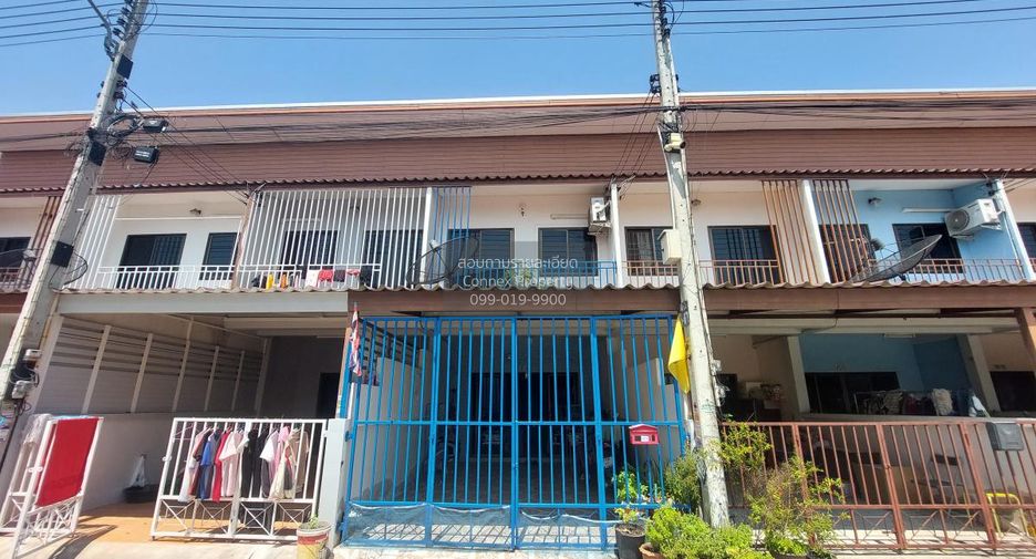 À vendre 2 chambres maison de ville à Mueang Chon Buri, Chonburi