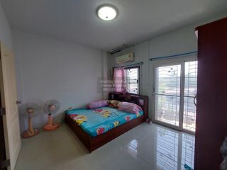 À vendre 2 chambres maison de ville à Mueang Chon Buri, Chonburi