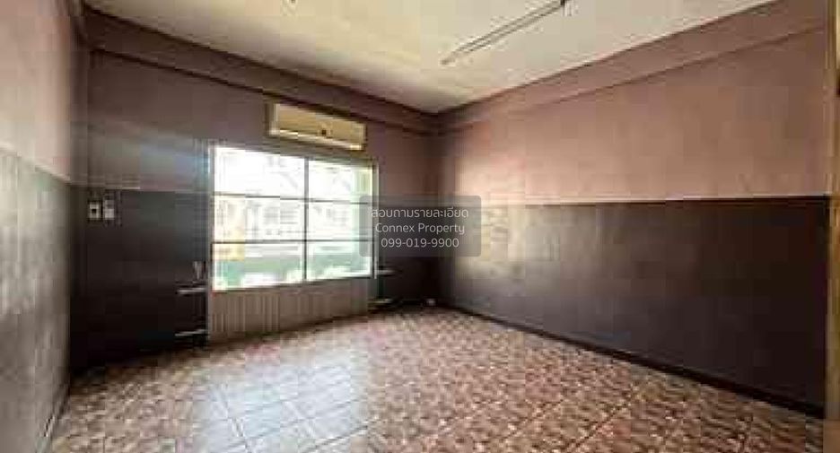 For sale 4 bedrooms townhouse in Mueang Nonthaburi, Nonthaburi