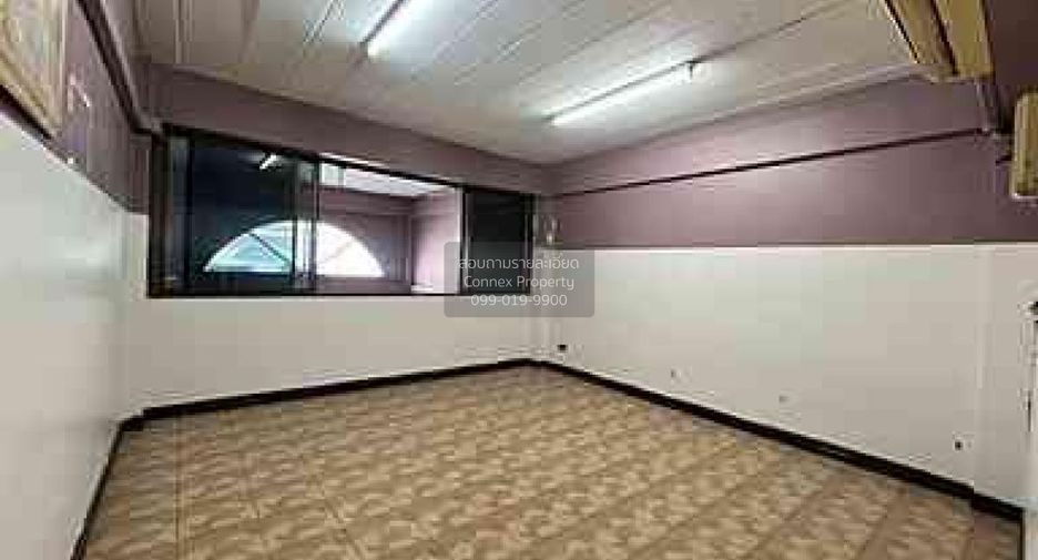 For sale 4 bedrooms townhouse in Mueang Nonthaburi, Nonthaburi