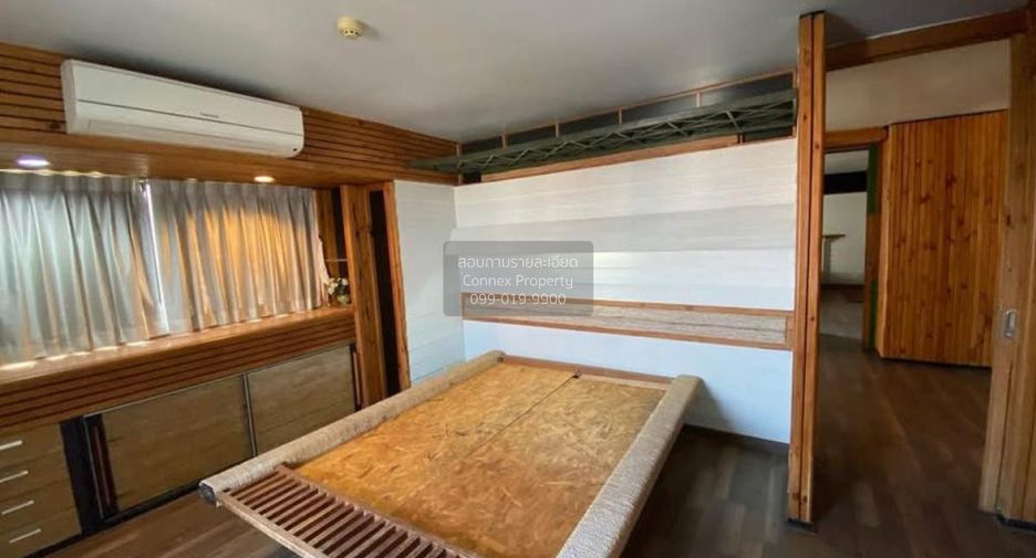 For sale 3 bedrooms condo in Phra Khanong, Bangkok