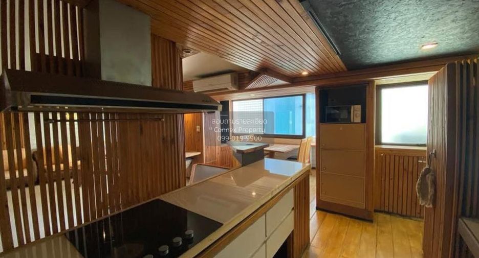 For sale 3 bedrooms condo in Phra Khanong, Bangkok