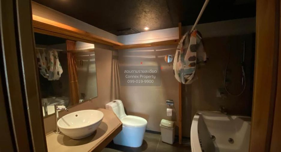 For sale 3 bedrooms condo in Phra Khanong, Bangkok