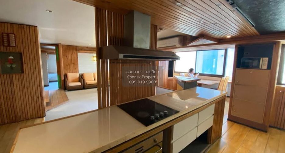 For sale 3 bedrooms condo in Phra Khanong, Bangkok
