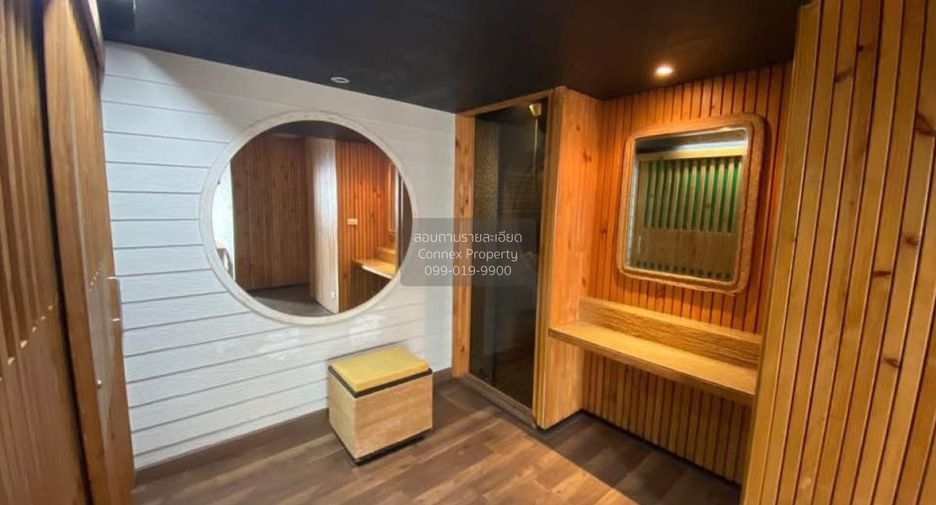 For sale 3 bedrooms condo in Phra Khanong, Bangkok