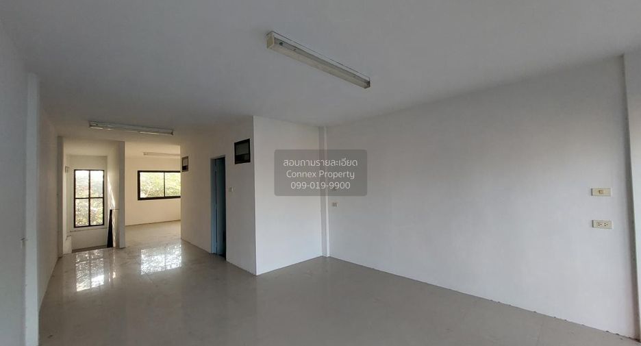 À vendre 3 chambres local commercial à Mueang Chon Buri, Chonburi