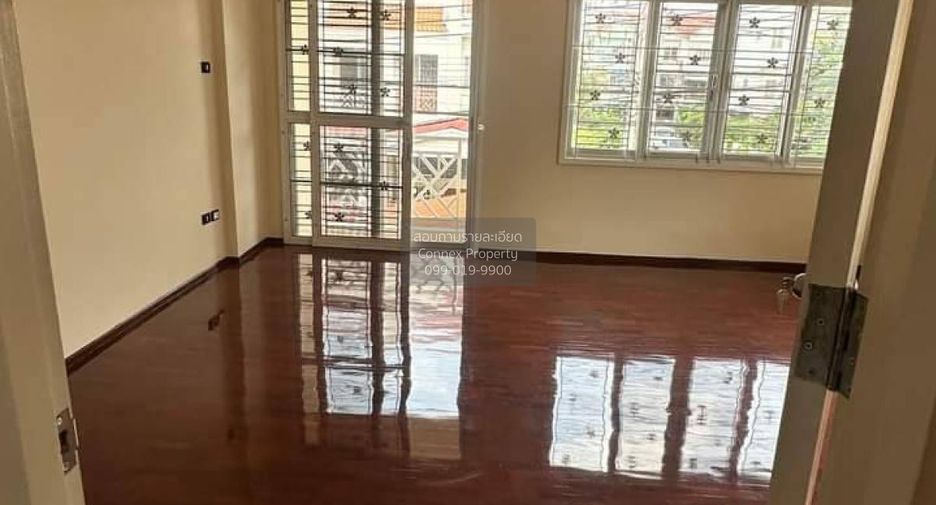 For sale 3 bedrooms townhouse in Mueang Nonthaburi, Nonthaburi