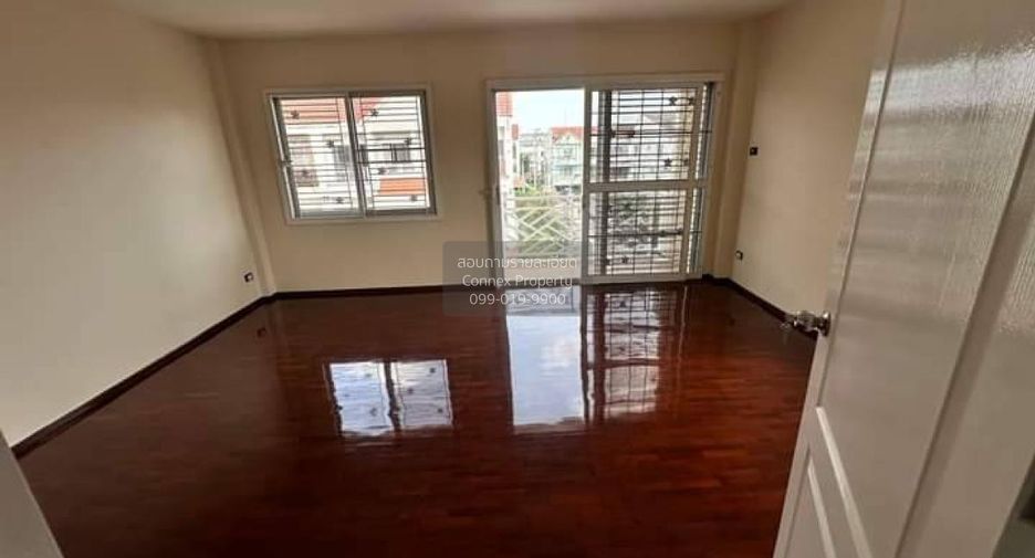 For sale 3 bedrooms townhouse in Mueang Nonthaburi, Nonthaburi