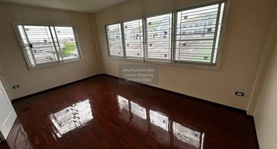 For sale 3 bedrooms townhouse in Mueang Nonthaburi, Nonthaburi