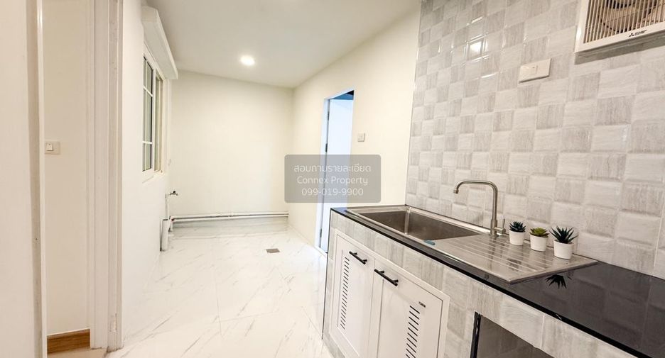 For sale 5 bedrooms townhouse in Bang Kruai, Nonthaburi