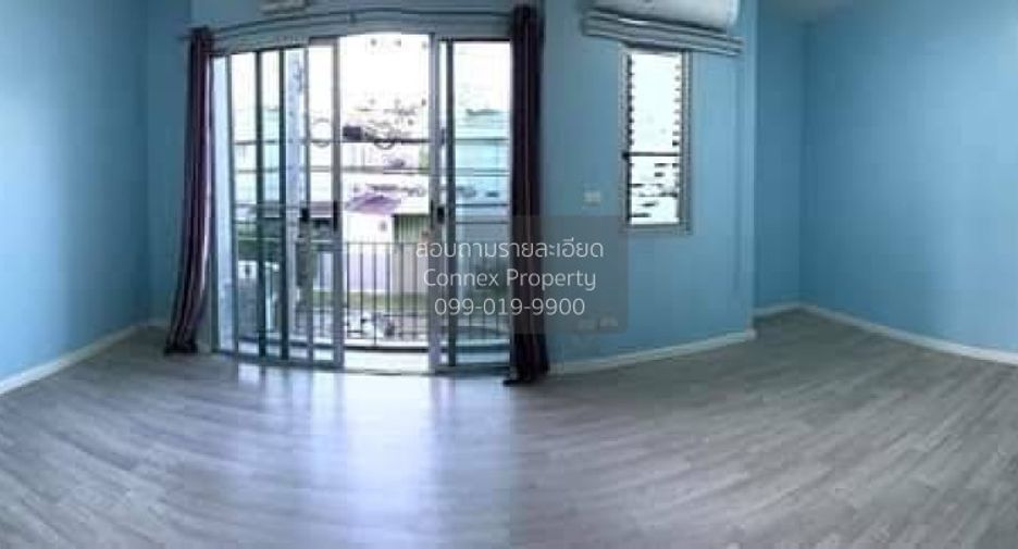 For sale 3 bedrooms townhouse in Don Mueang, Bangkok