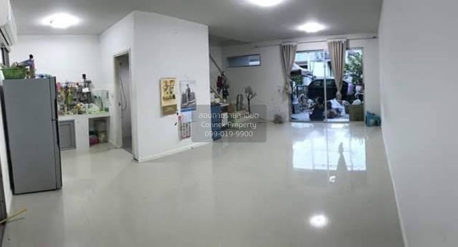 For sale 3 bedrooms townhouse in Don Mueang, Bangkok