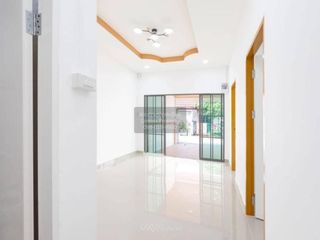 Casa adosada en venta de 2 habitaciones en Thanyaburi, Pathum Thani