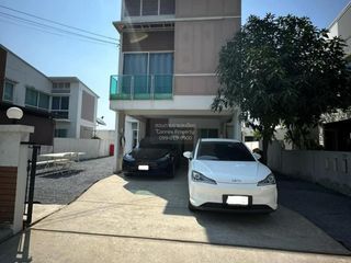 For sale 4 bedrooms house in Lat Krabang, Bangkok