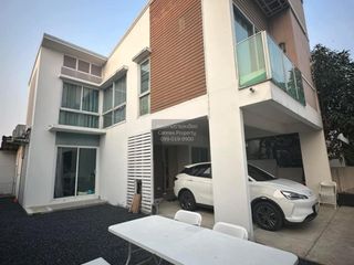 For sale 4 bedrooms house in Lat Krabang, Bangkok