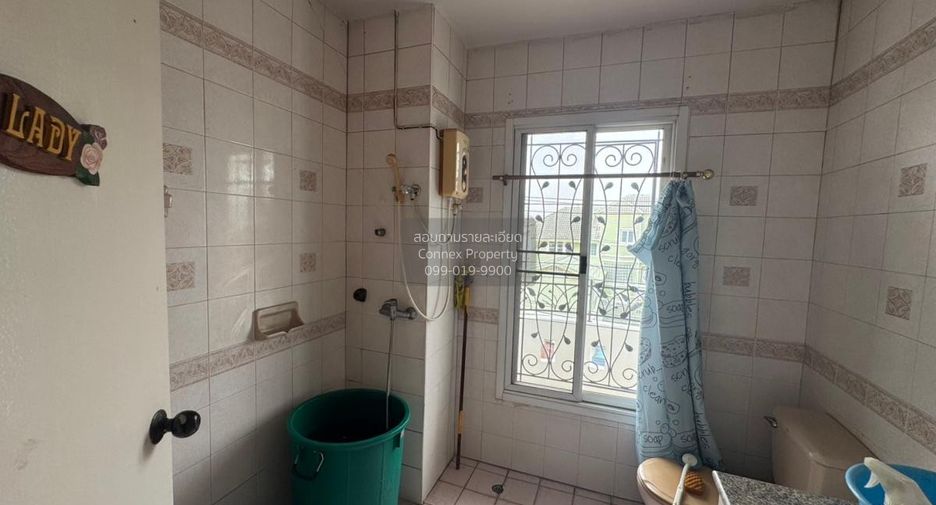 For sale 4 bedrooms townhouse in Don Mueang, Bangkok