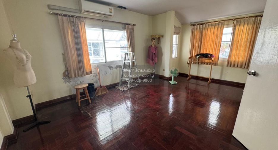 For sale 4 bedrooms townhouse in Don Mueang, Bangkok