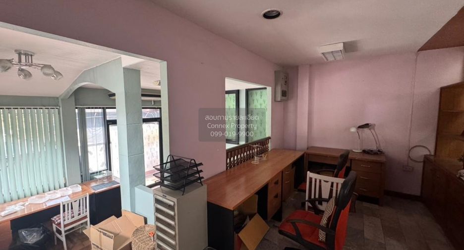 For sale 4 bedrooms townhouse in Don Mueang, Bangkok