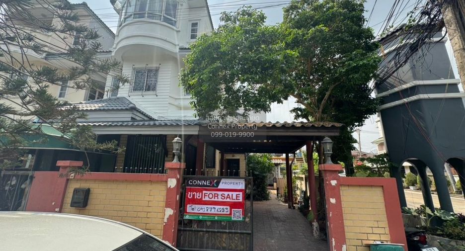 For sale 4 bedrooms townhouse in Don Mueang, Bangkok