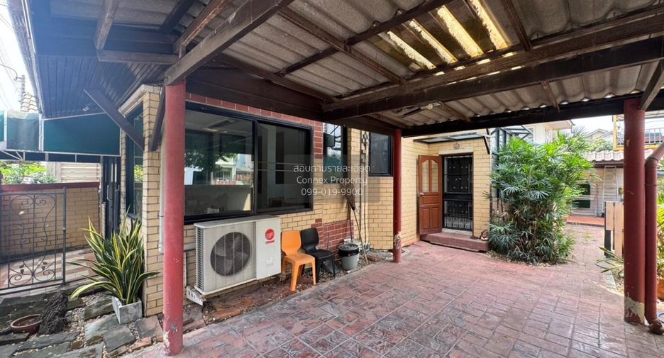 For sale 4 bedrooms townhouse in Don Mueang, Bangkok