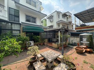 For sale 4 bedrooms townhouse in Don Mueang, Bangkok