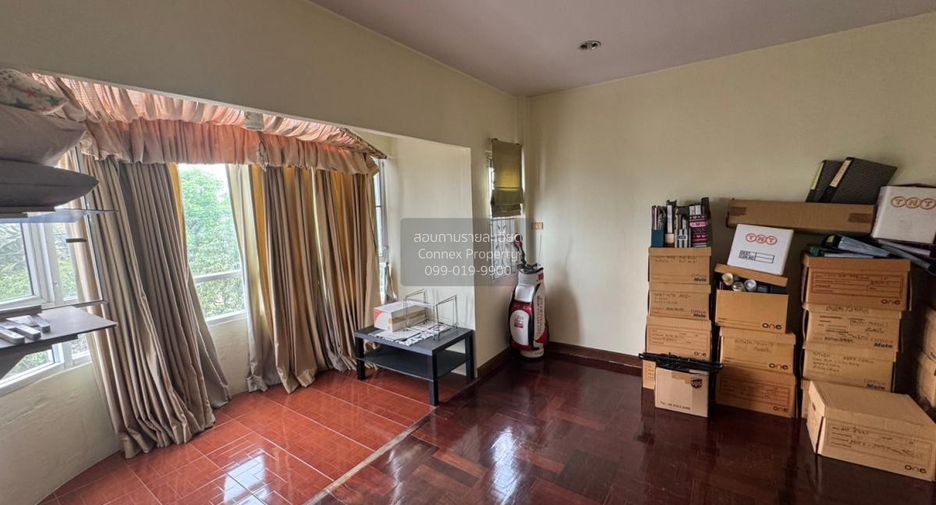 For sale 4 bedrooms townhouse in Don Mueang, Bangkok
