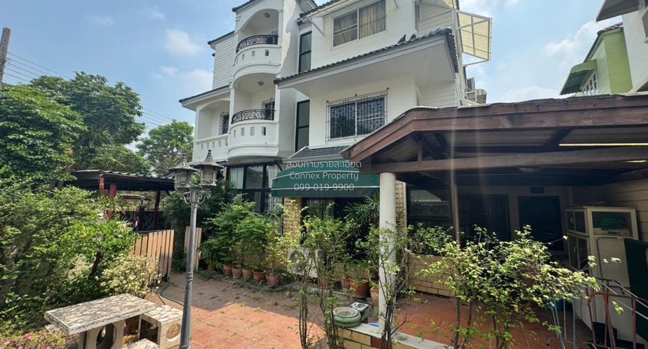 For sale 4 bedrooms townhouse in Don Mueang, Bangkok