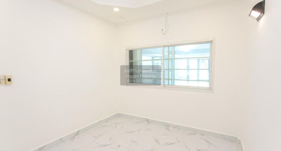 For sale 2 bedrooms townhouse in Lat Phrao, Bangkok
