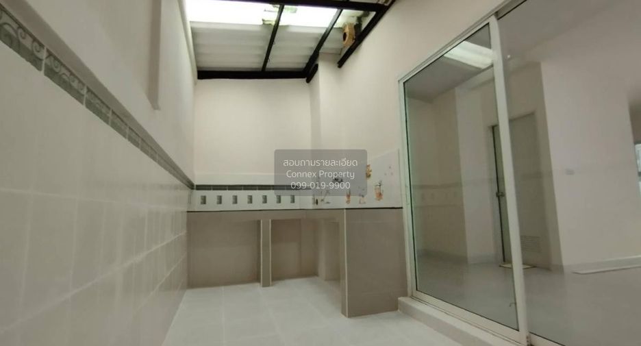 For sale 3 bedrooms townhouse in Mueang Pathum Thani, Pathum Thani