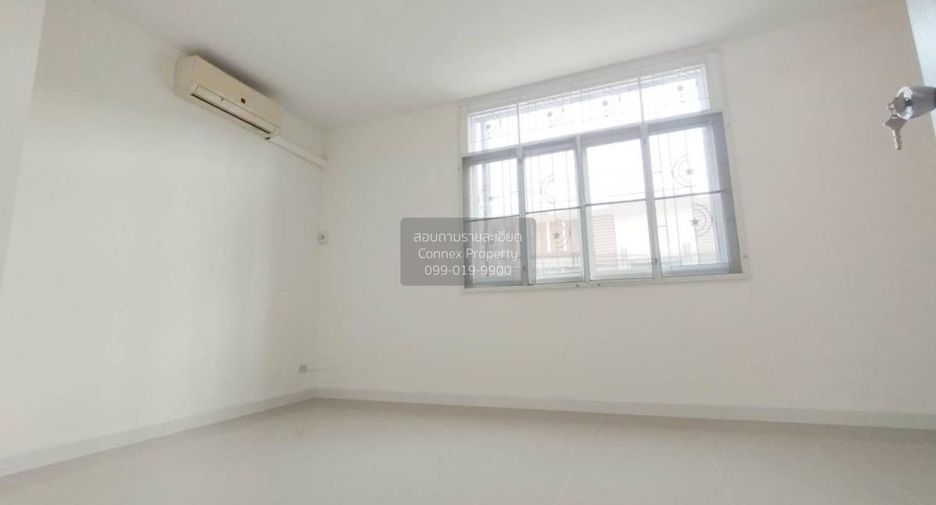 For sale 3 bedrooms townhouse in Mueang Pathum Thani, Pathum Thani