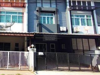 For sale 3 bedrooms townhouse in Mueang Pathum Thani, Pathum Thani