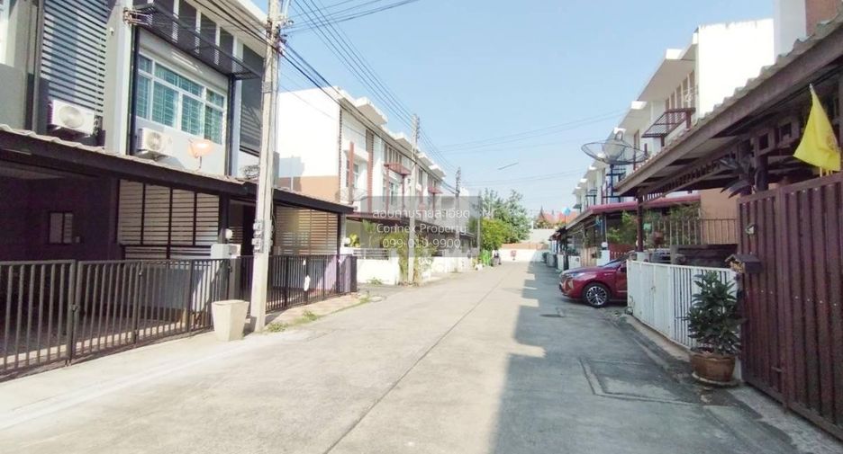For sale 3 bedrooms townhouse in Mueang Pathum Thani, Pathum Thani