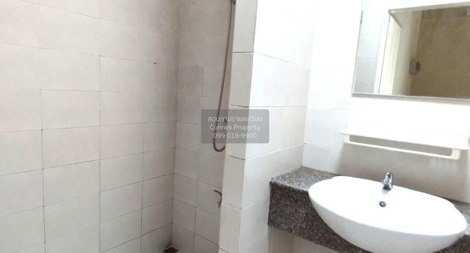 For sale 3 bedrooms townhouse in Mueang Pathum Thani, Pathum Thani