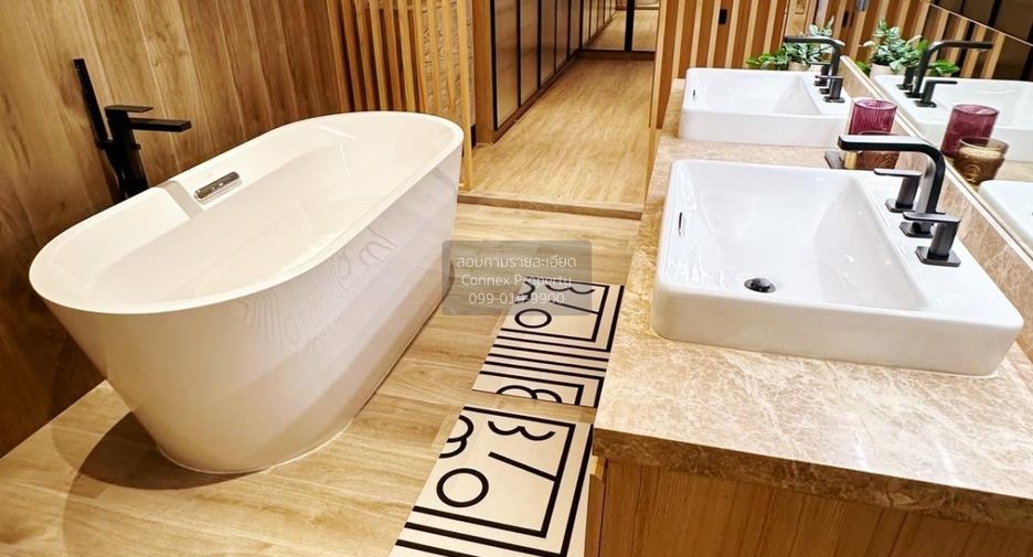 For sale 4 bedrooms townhouse in Watthana, Bangkok