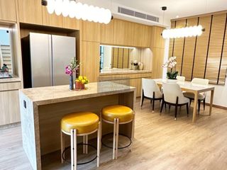 For sale 4 bedrooms townhouse in Watthana, Bangkok