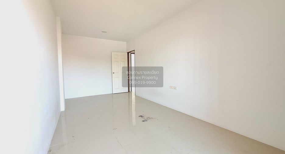 For sale 2 bedrooms retail Space in Si Racha, Chonburi