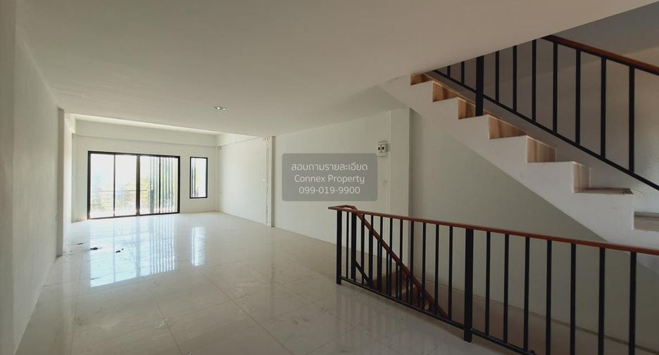 For sale 2 bedrooms retail Space in Si Racha, Chonburi