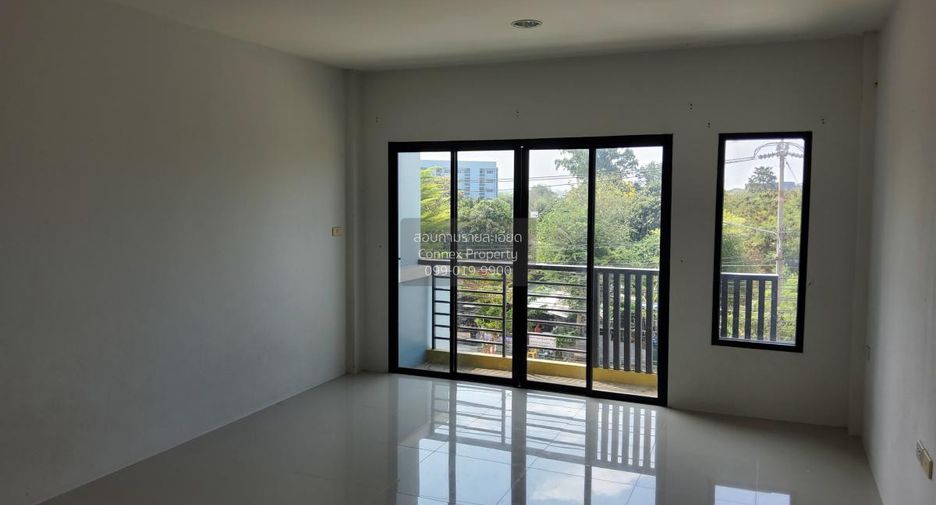For sale 2 bedrooms retail Space in Si Racha, Chonburi